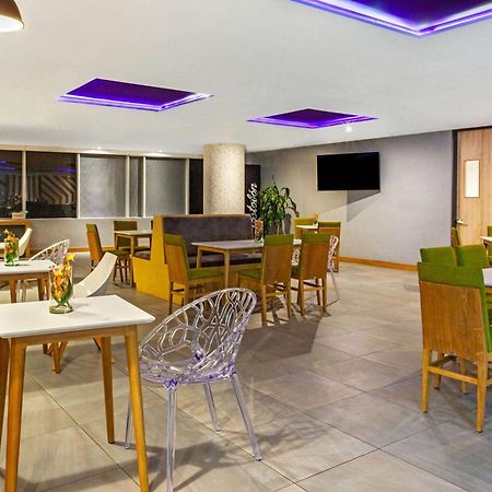 La Quinta By Wyndham Medellin Hotel Екстериор снимка