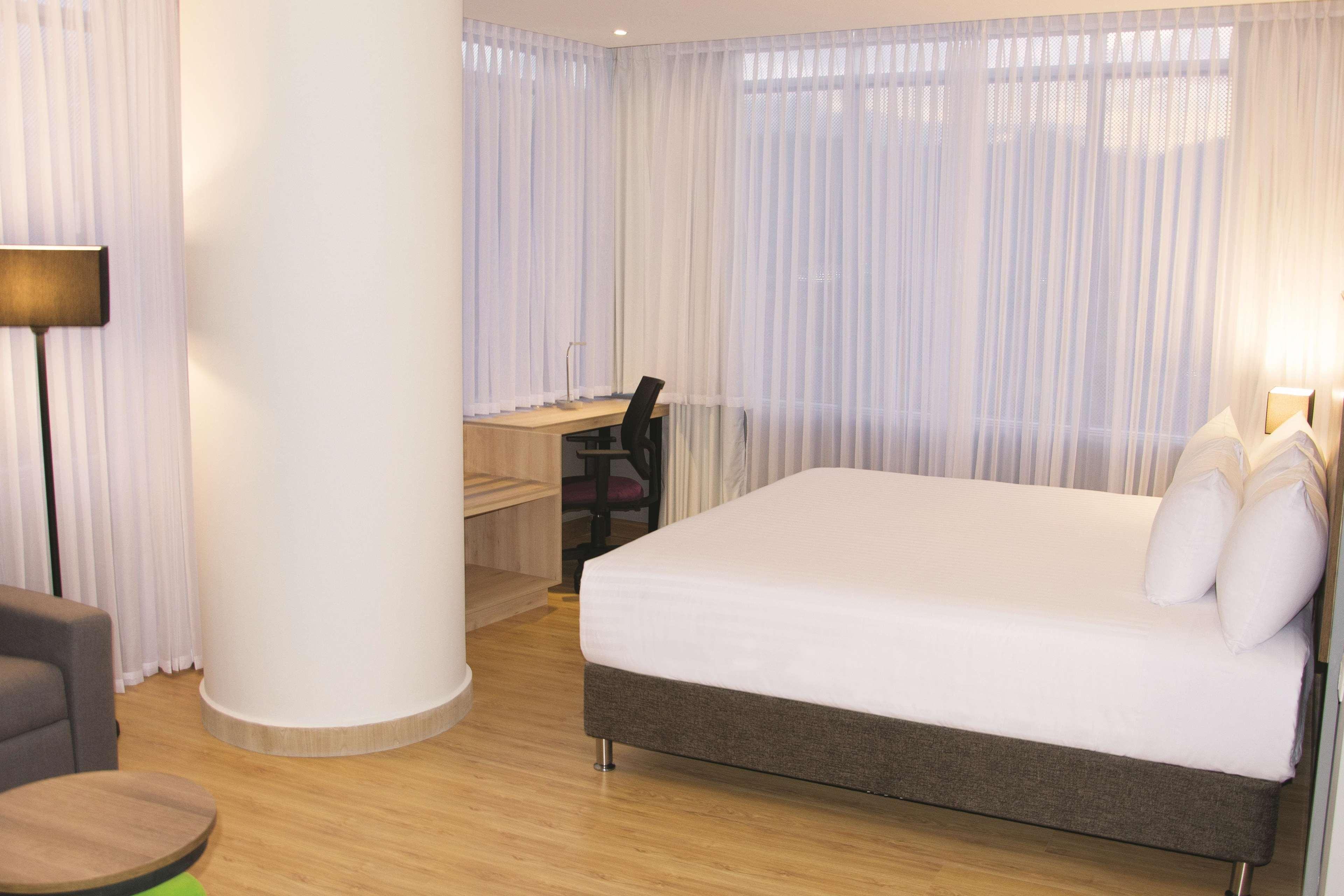 La Quinta By Wyndham Medellin Hotel Екстериор снимка