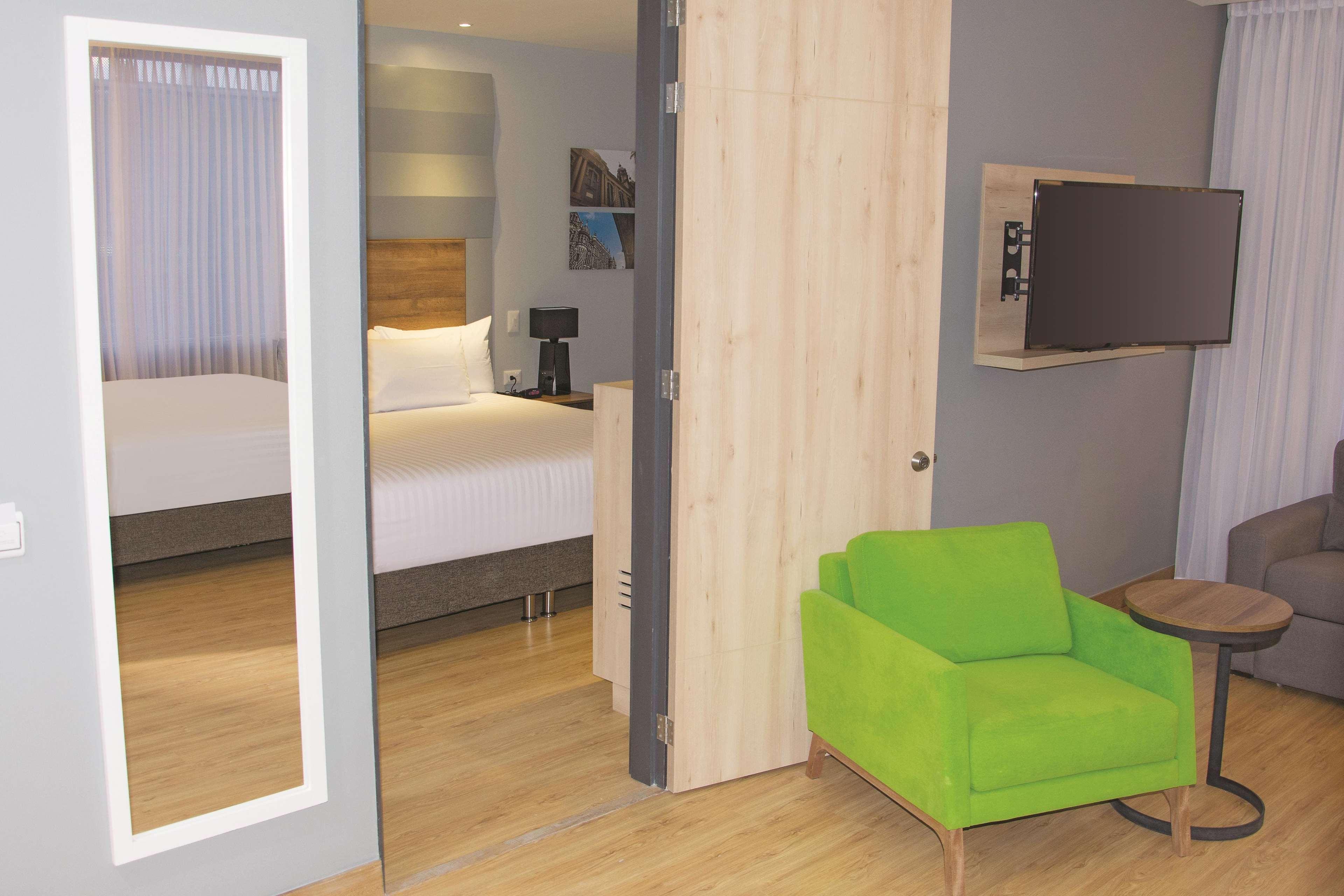 La Quinta By Wyndham Medellin Hotel Екстериор снимка