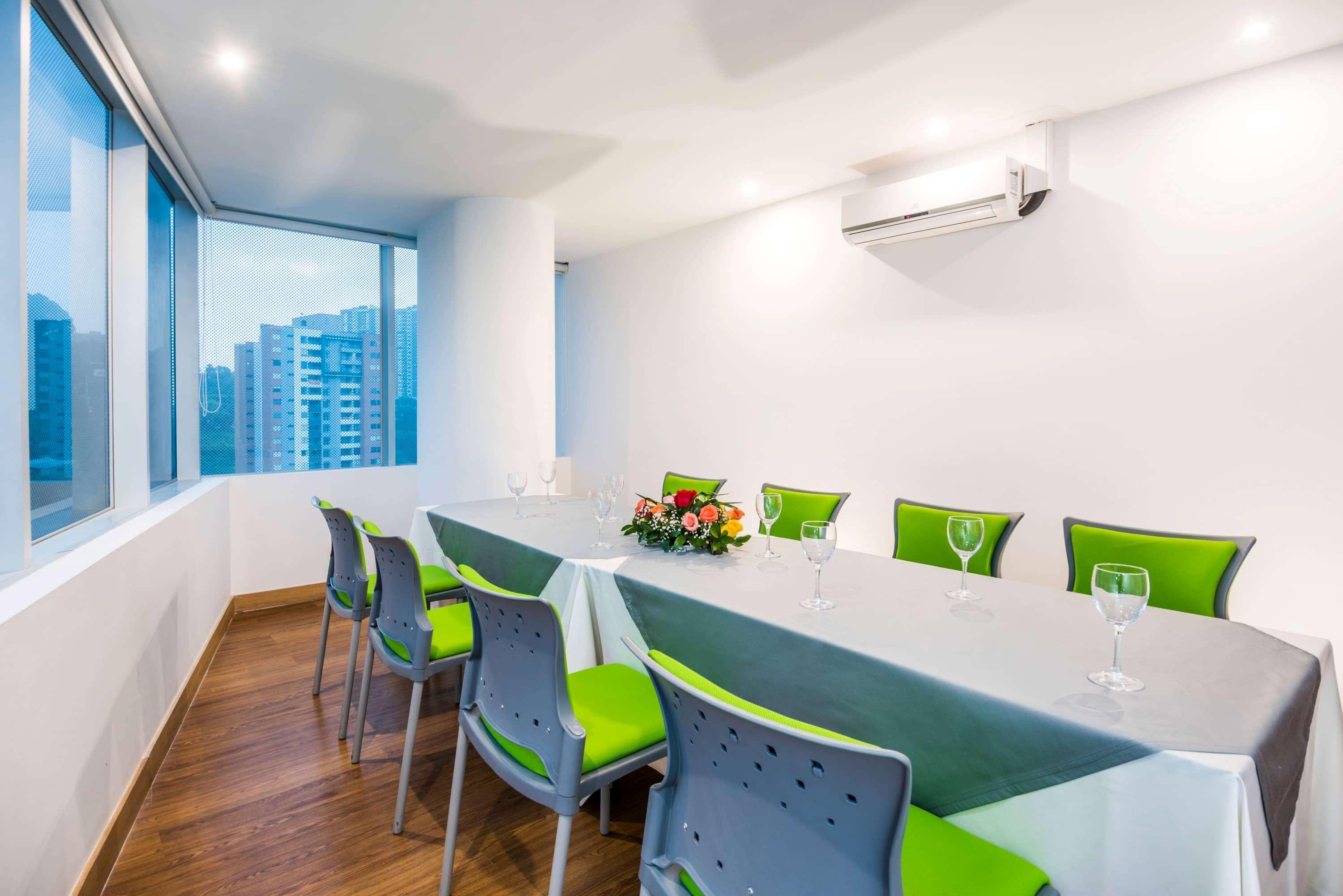 La Quinta By Wyndham Medellin Hotel Екстериор снимка