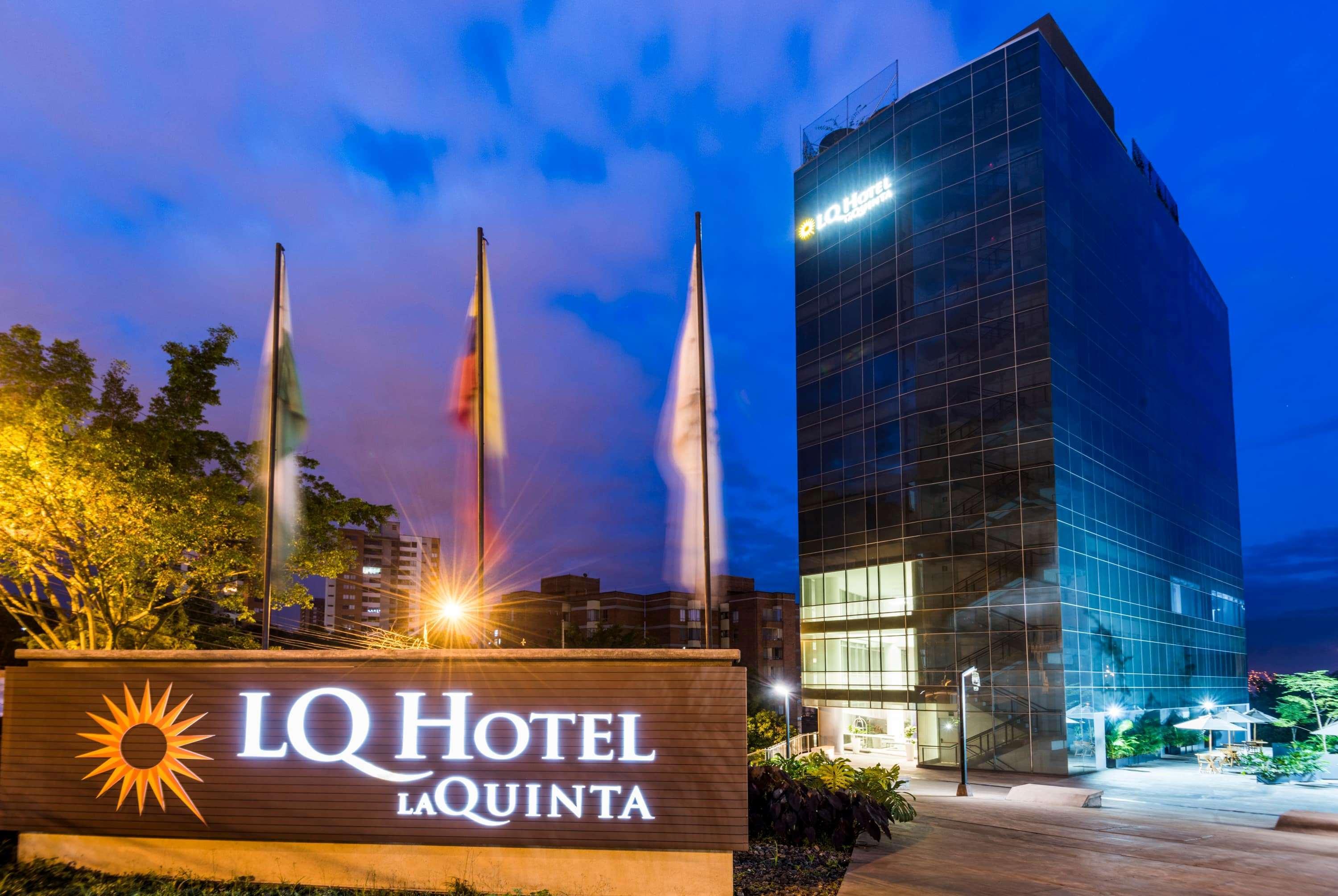 La Quinta By Wyndham Medellin Hotel Екстериор снимка