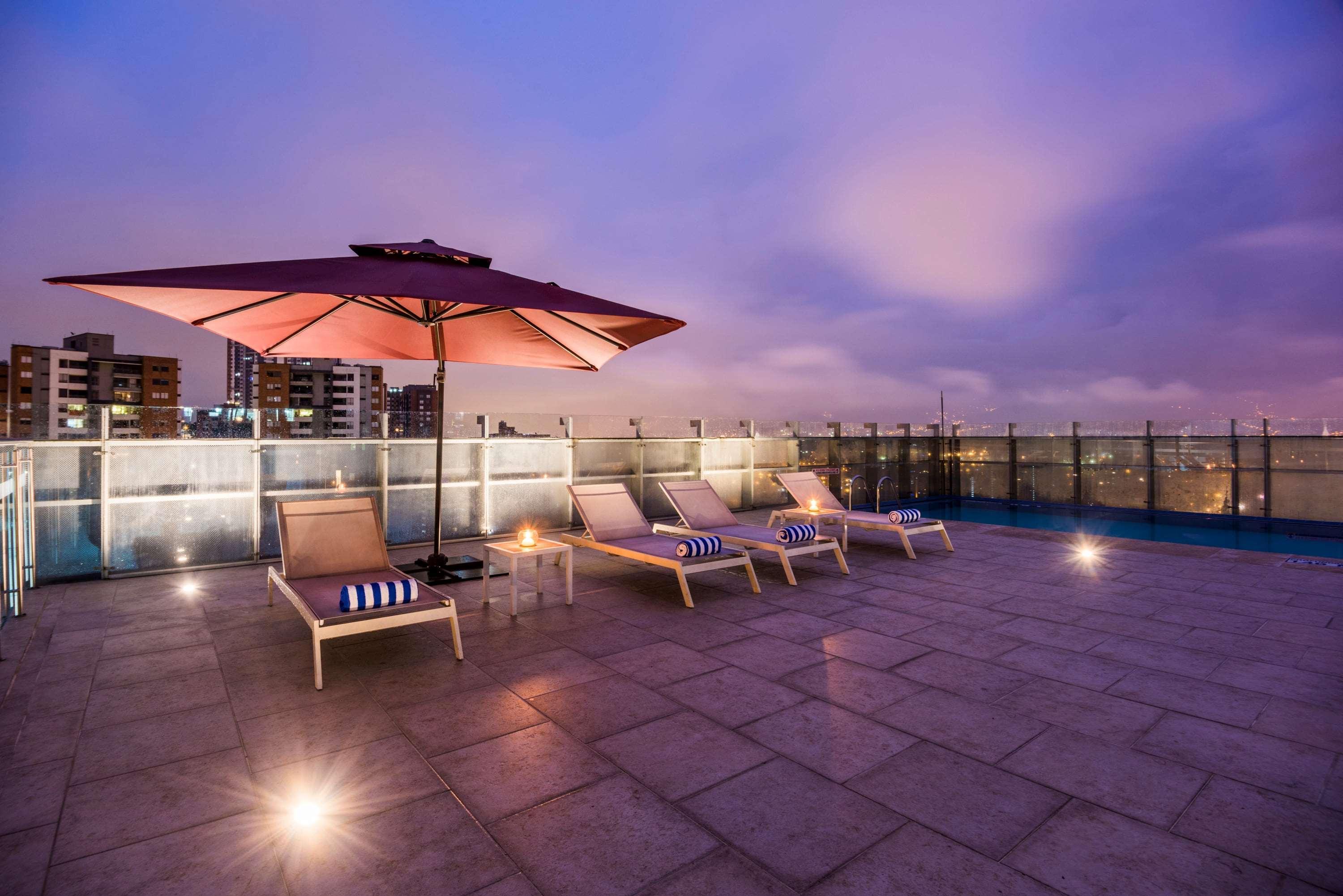 La Quinta By Wyndham Medellin Hotel Екстериор снимка