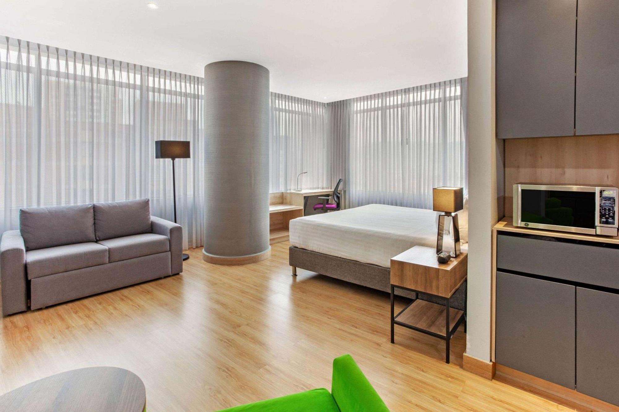La Quinta By Wyndham Medellin Hotel Екстериор снимка