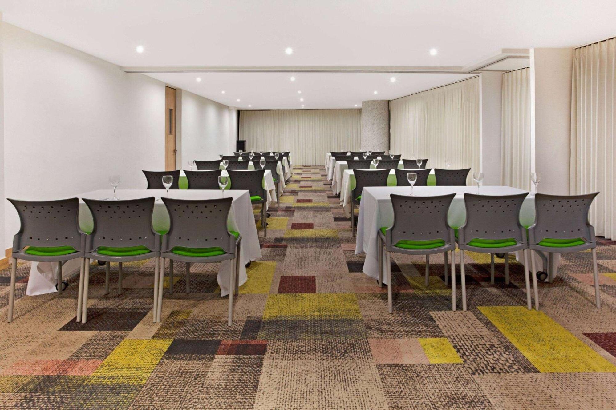 La Quinta By Wyndham Medellin Hotel Екстериор снимка
