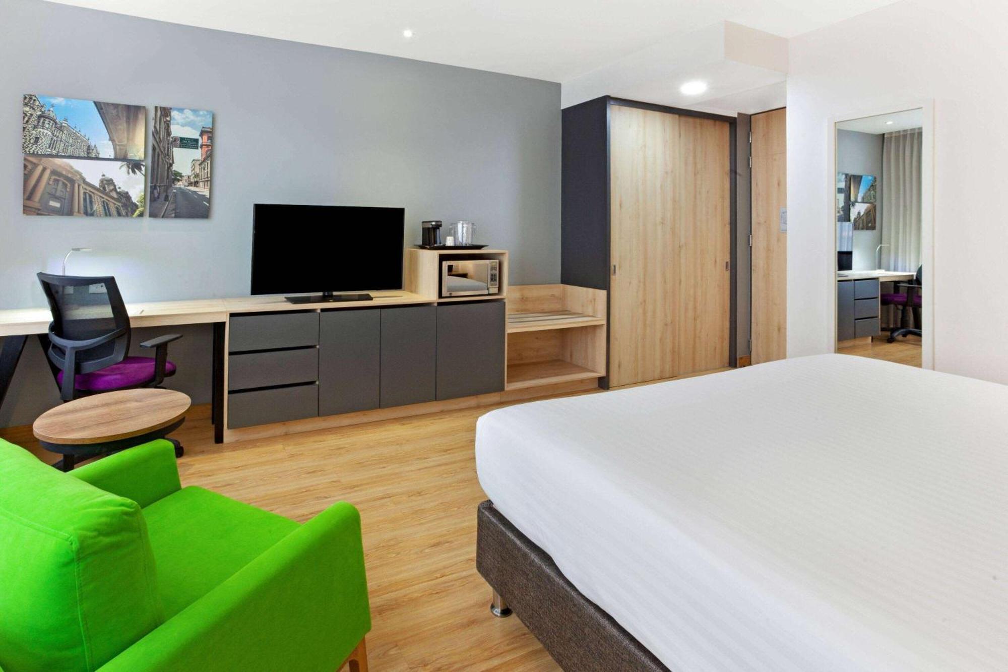 La Quinta By Wyndham Medellin Hotel Екстериор снимка