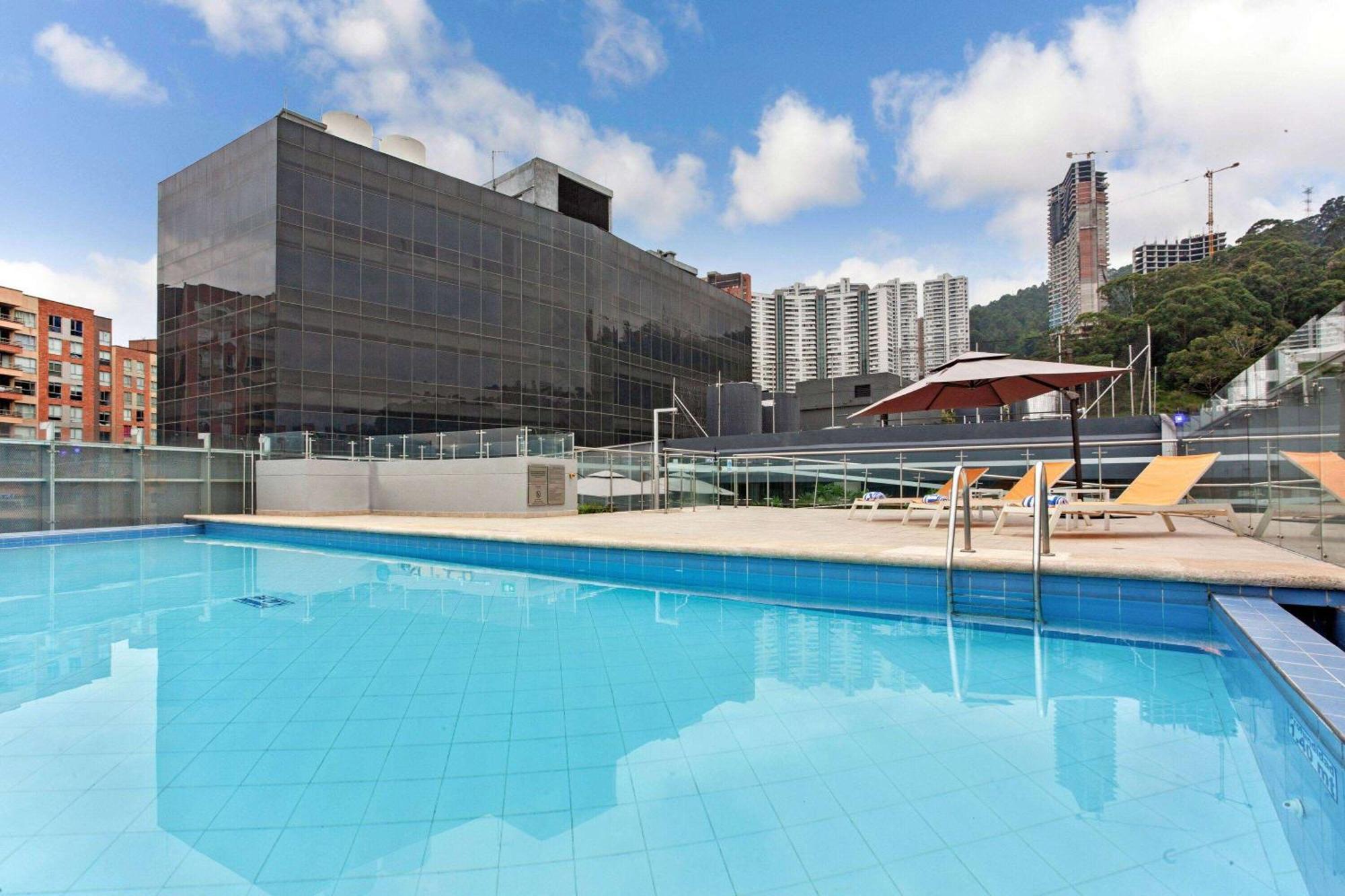 La Quinta By Wyndham Medellin Hotel Екстериор снимка