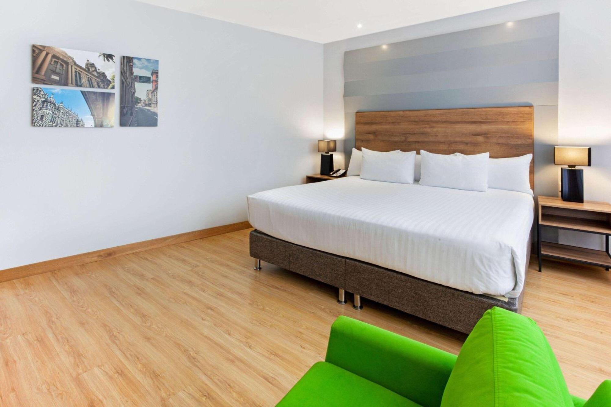 La Quinta By Wyndham Medellin Hotel Екстериор снимка