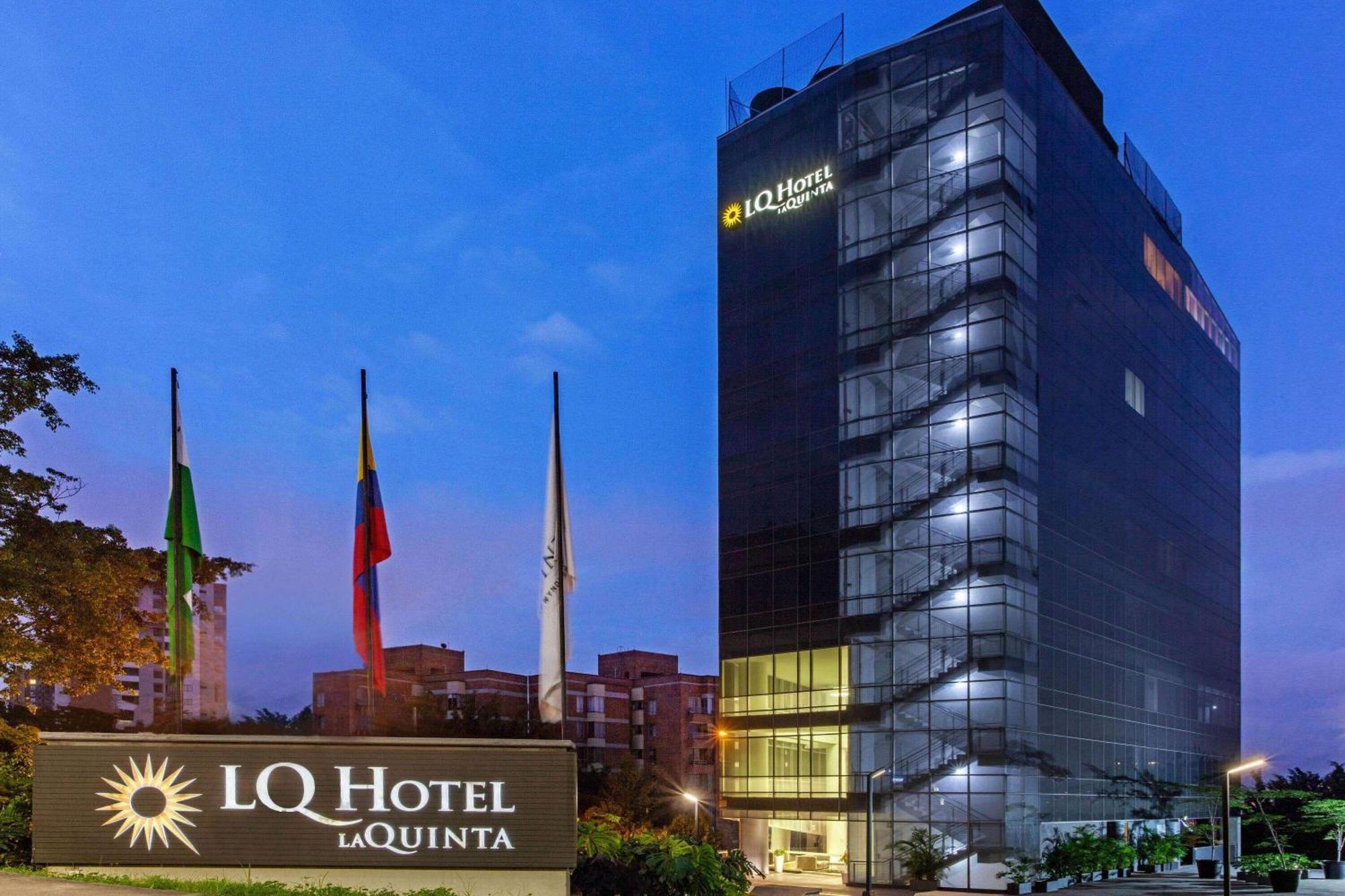 La Quinta By Wyndham Medellin Hotel Екстериор снимка
