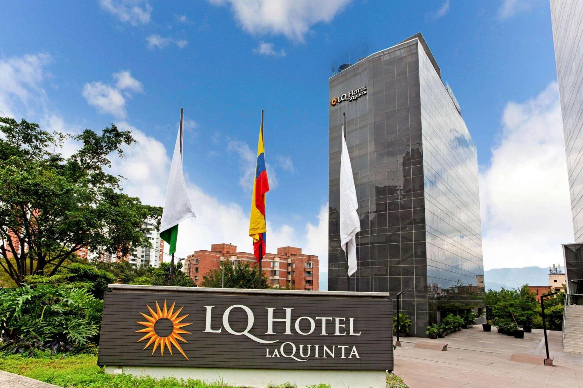 La Quinta By Wyndham Medellin Hotel Екстериор снимка