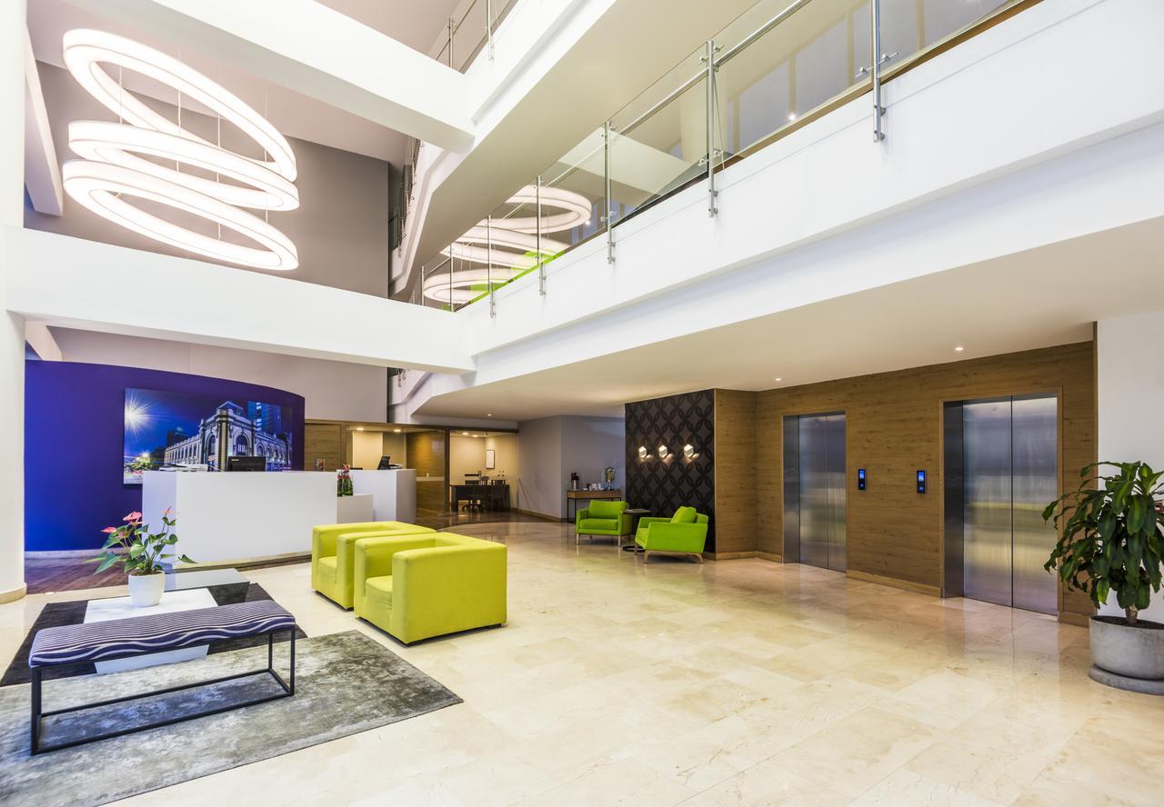 La Quinta By Wyndham Medellin Hotel Екстериор снимка
