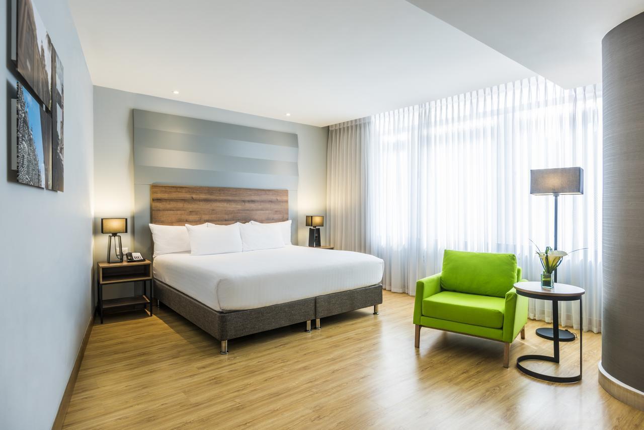 La Quinta By Wyndham Medellin Hotel Екстериор снимка