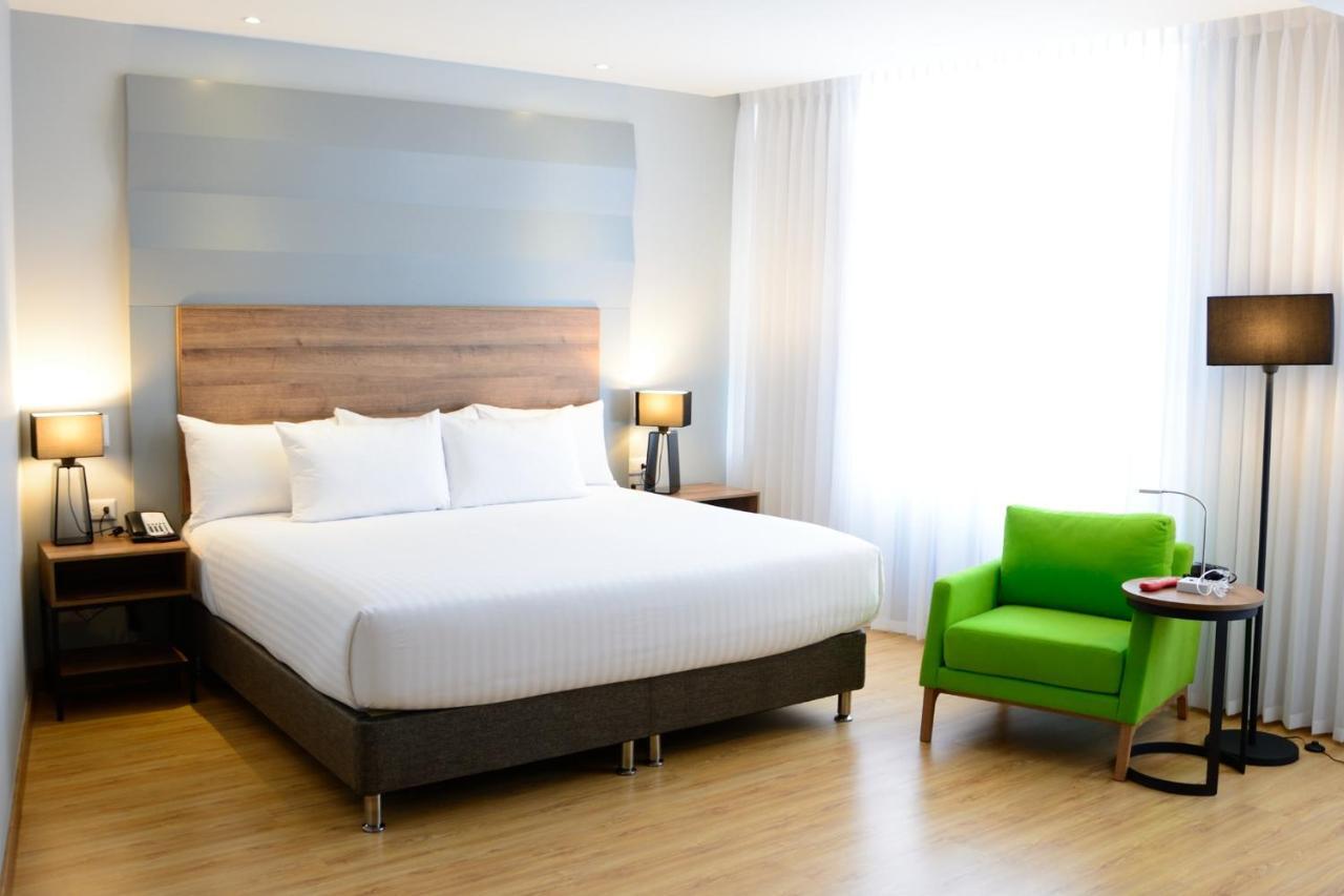 La Quinta By Wyndham Medellin Hotel Екстериор снимка