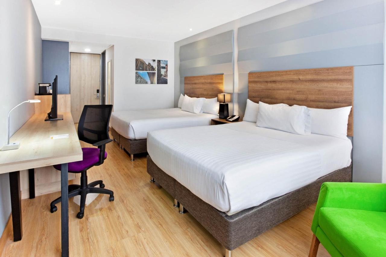 La Quinta By Wyndham Medellin Hotel Екстериор снимка